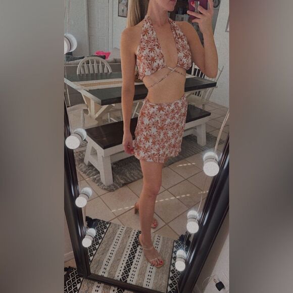 Le Lis Feminine Pink & Nude Tan Daisy Print Skirt Set - Picture 2 of 14